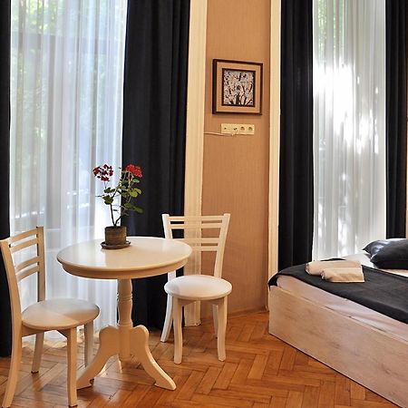 Hb Apartments Mari Brose Tbilissi Extérieur photo